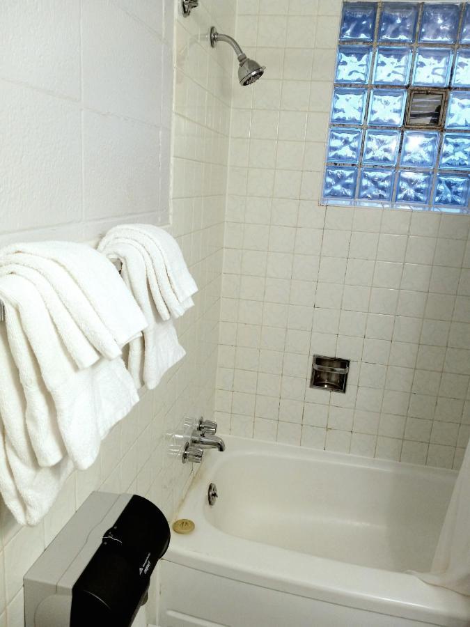 Chalet Inn Motel Dryden Ngoại thất bức ảnh