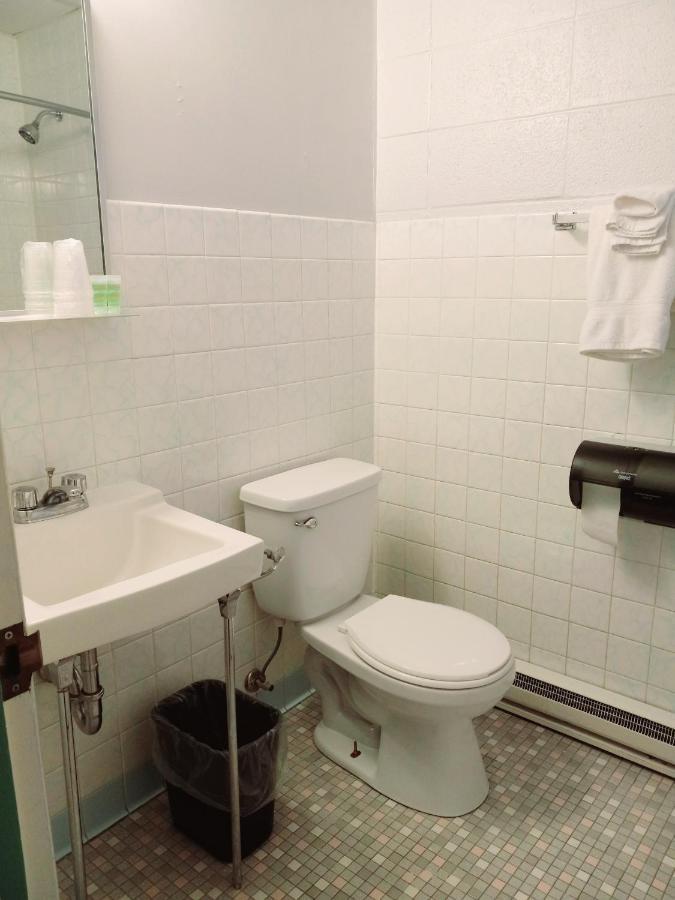 Chalet Inn Motel Dryden Ngoại thất bức ảnh