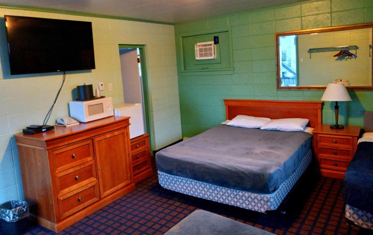 Chalet Inn Motel Dryden Ngoại thất bức ảnh