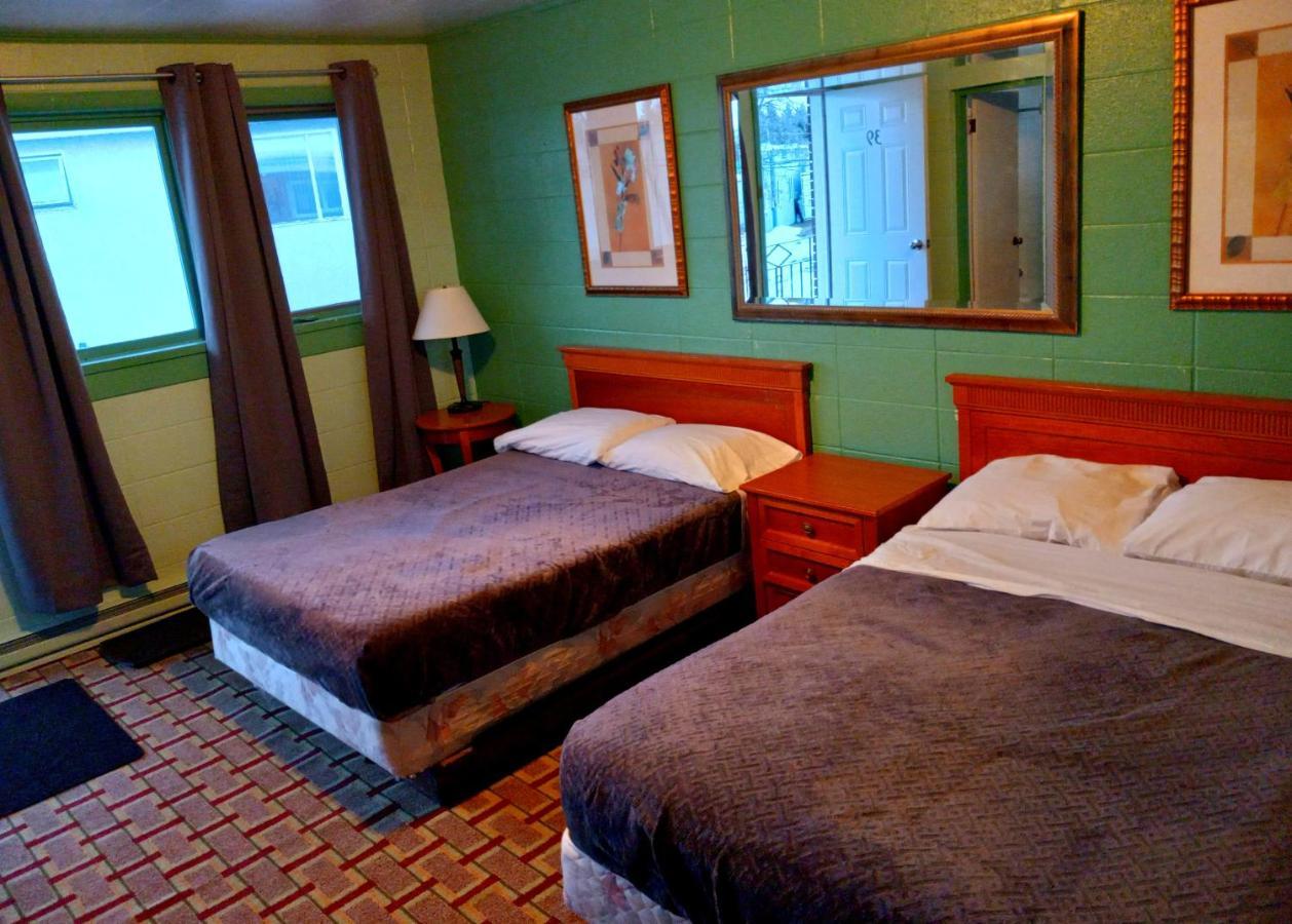 Chalet Inn Motel Dryden Ngoại thất bức ảnh